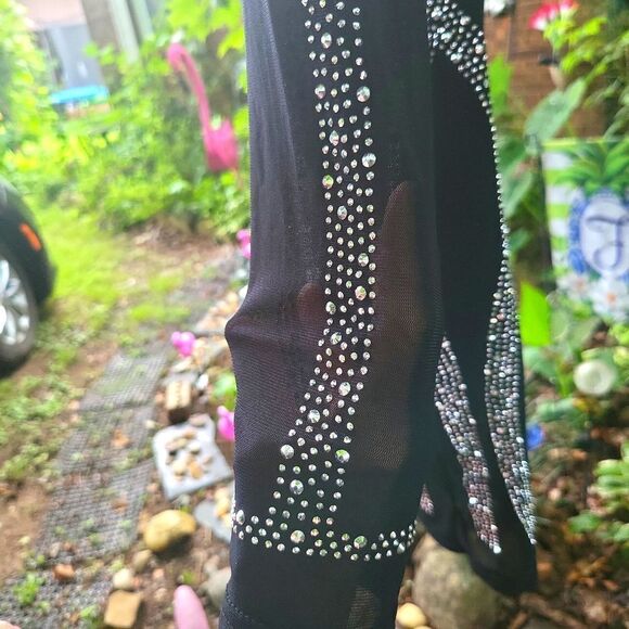 nwot Black with shiny crystals and mesh sleeves with adorned crystals, - Picture 6 of 14